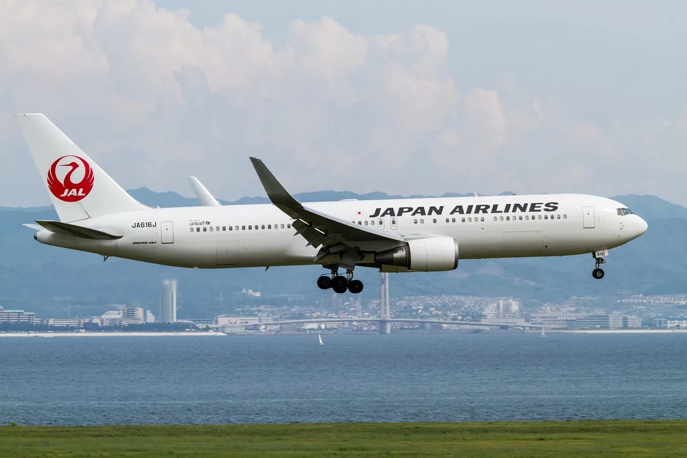 Boeing 767-300ER (representative)