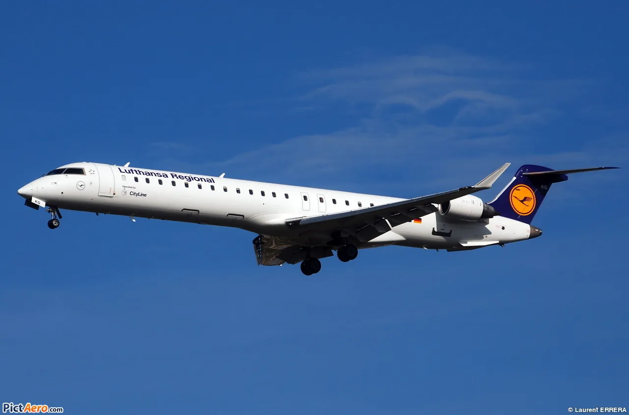 Bombardier CRJ-900 (representative)